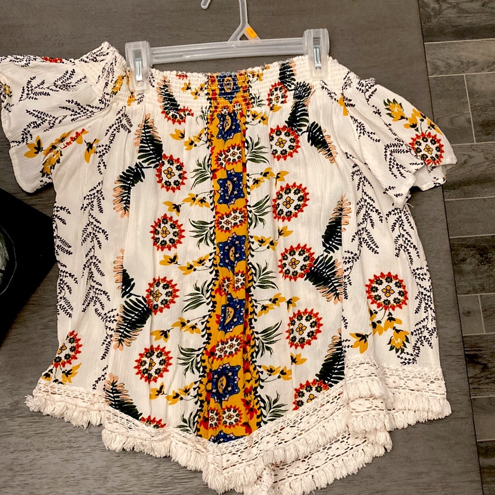 Coco+Jameson M size blouse